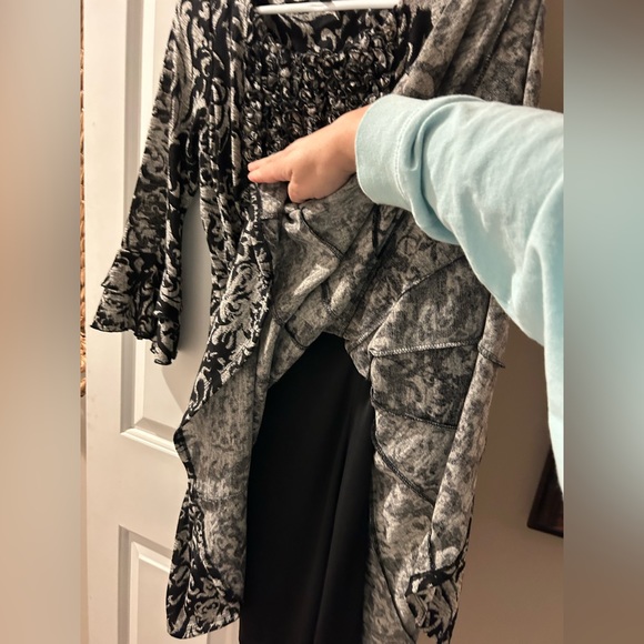 Chris McLaughlin size 6 black white ruffle dress euc fully lined stretchy - Picture 3 of 11